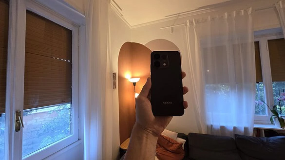 OPPO Reno 16 FS OPPO Reno 16 FS