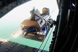 Royal Navy lancia un drone navale da un aereo in volo