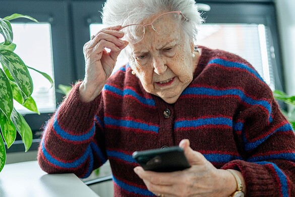 Attenzione alla nuova truffa, il finto indennizzo treno svuota i conti via SMS