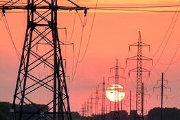 Bolletta elettrica, dal primo agosto arriva il rincaro sui costi di rete