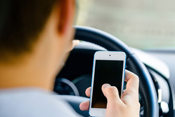 Autovelox SafeDrive, l’AI a caccia di chi usa il telefono alla guida