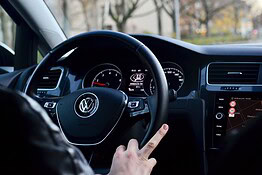 Volkswagen brevetta il volante antistress ispirato ai fidget toys