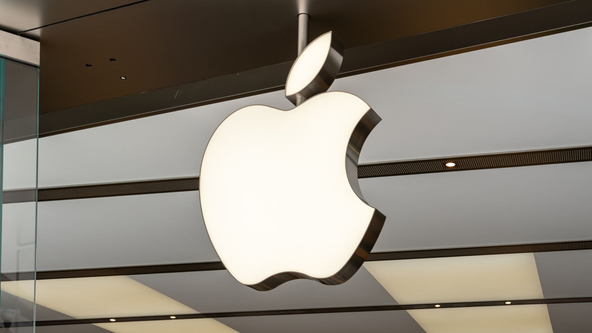 Apple prima azienda al mondo a 5.000 miliardi di dollari