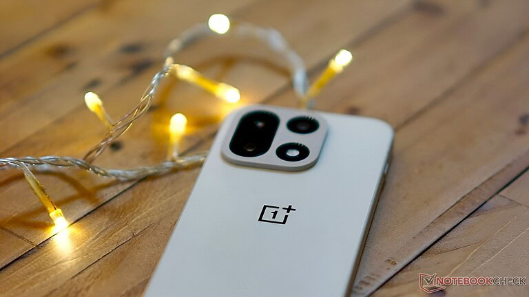 OnePlus lascia l'Europa e i clienti restano senza assistenza e ricambi