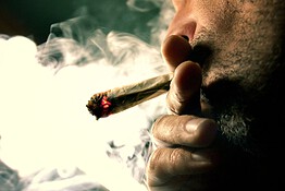 Cannabis, chi la usa spesso si sveglia con più stress al mattino