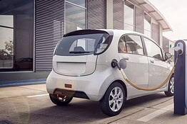 Auto elettriche 2026: soddisfazione record, staccano benzina e diesel