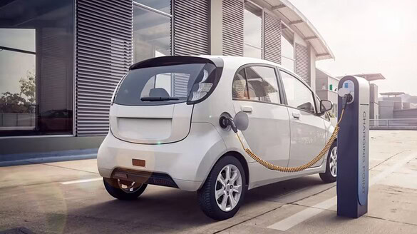 Auto elettriche 2026: soddisfazione record, staccano benzina e diesel