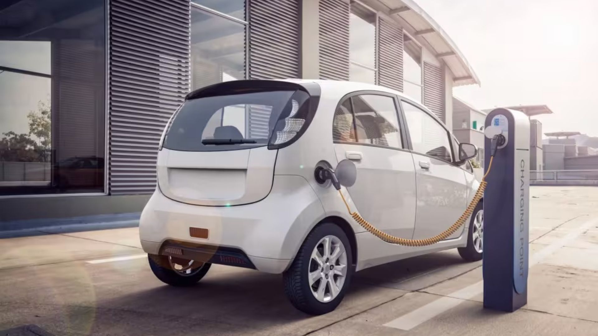 Auto elettriche 2026: soddisfazione record, staccano benzina e diesel