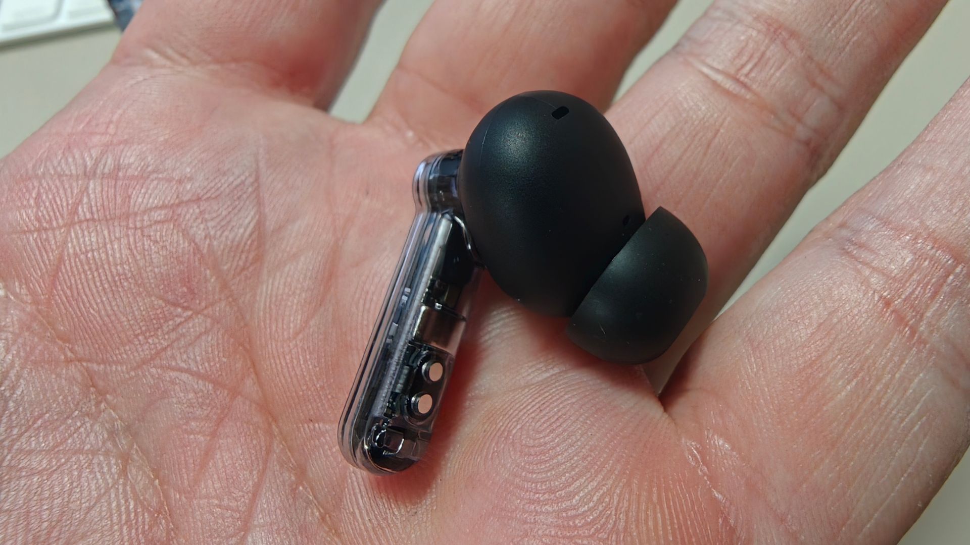 Nothing Ear (3a): gli auricolari completi, riconoscibili e che registrano suoni e chiamate | RECENSIONE