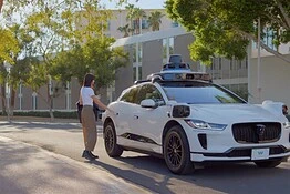USA, Robotaxi: la NHTSA indaga sui bug che bloccano i soccorsi