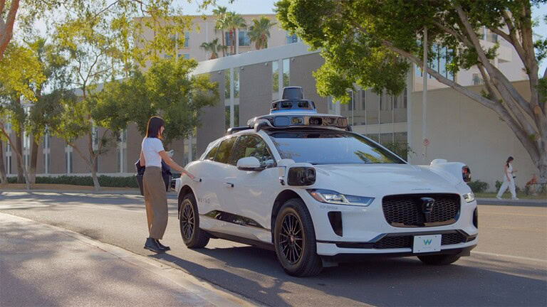 USA, Robotaxi: la NHTSA indaga sui bug che bloccano i soccorsi