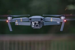 Drone spia tra i palazzi a Oderzo: scatta l’allarme furti