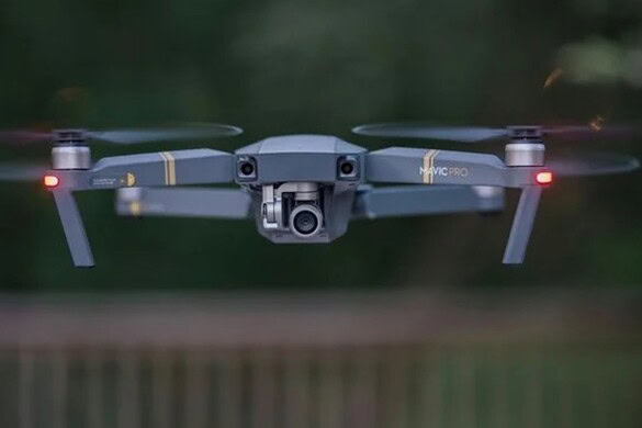 Drone spia tra i palazzi a Oderzo: scatta l’allarme furti