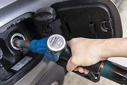 Carburanti, prezzi record in Italia: diesel a 2,7 euro in autostrada