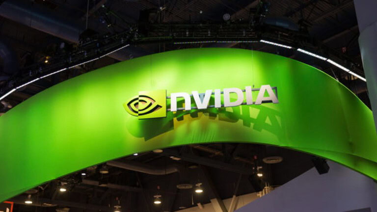 NVIDIA raffredda i data center AI con acqua calda a 45 gradi