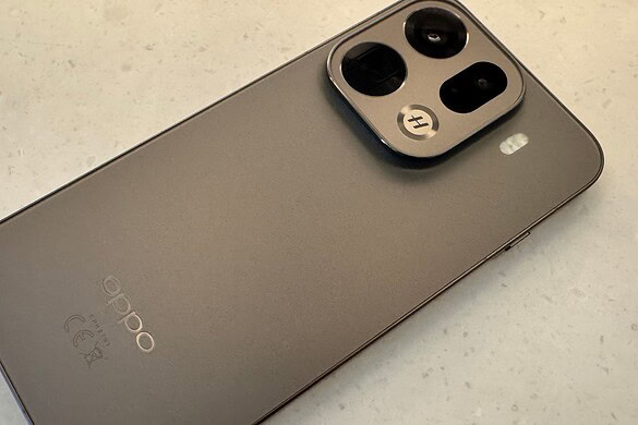 Oppo A7 Pro Max: batteria da 10.000mAh e ricarica 80W