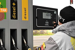 Accise carburanti, niente taglio: diesel oltre 2,10 euro al litro