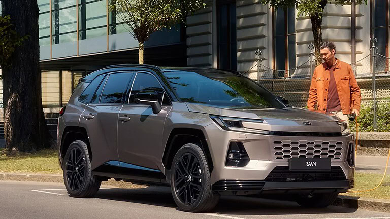 Toyota RAV4, i pulsanti fisici potrebbero tornare nell'abitacolo