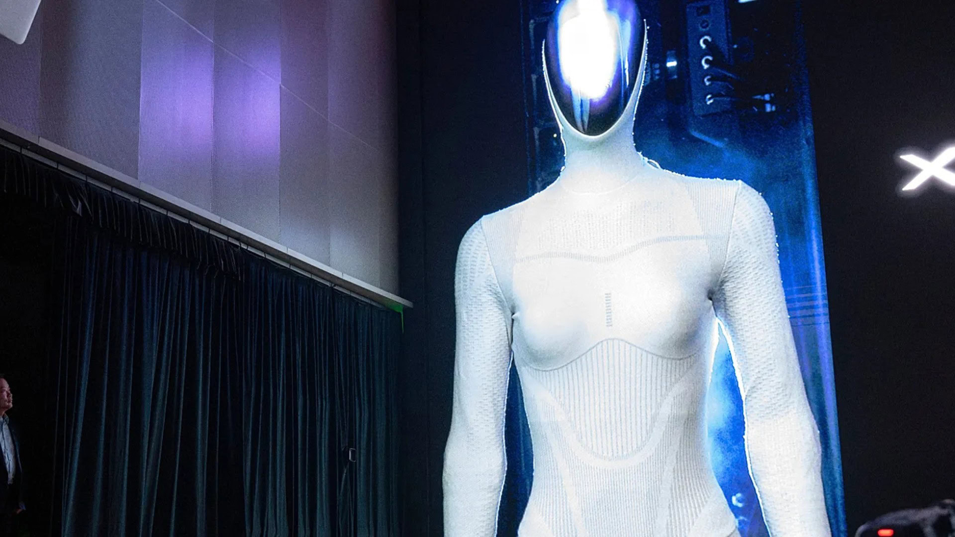 XPENG Iron: mille robot umanoidi al mese entro il 2026