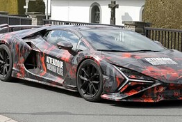 Lamborghini Revuelto SV, le foto spia svelano la versione più estrema