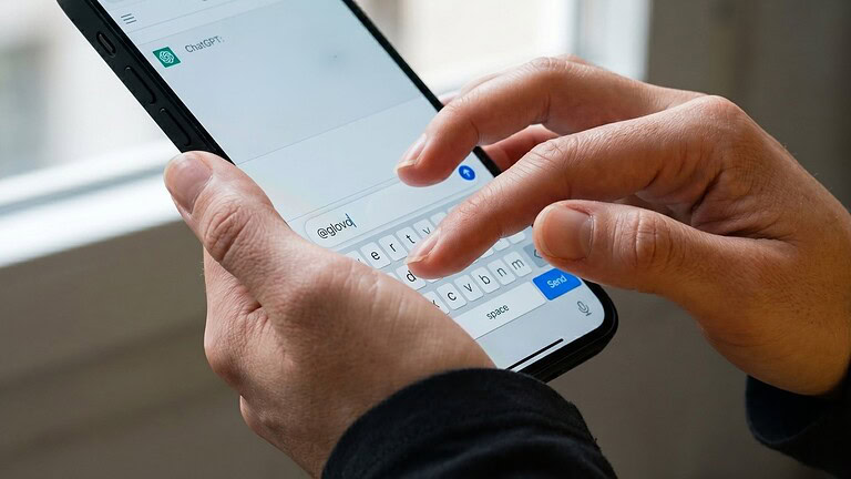 Glovo lancia Shopping Assistant con ChatGPT e Claude