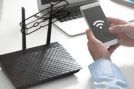 Molletta sull’antenna WiFi: funziona davvero o è solo un mito?