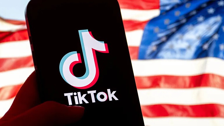 TikTok, l'Europa contesta le tutele deboli sui profili dei minori
