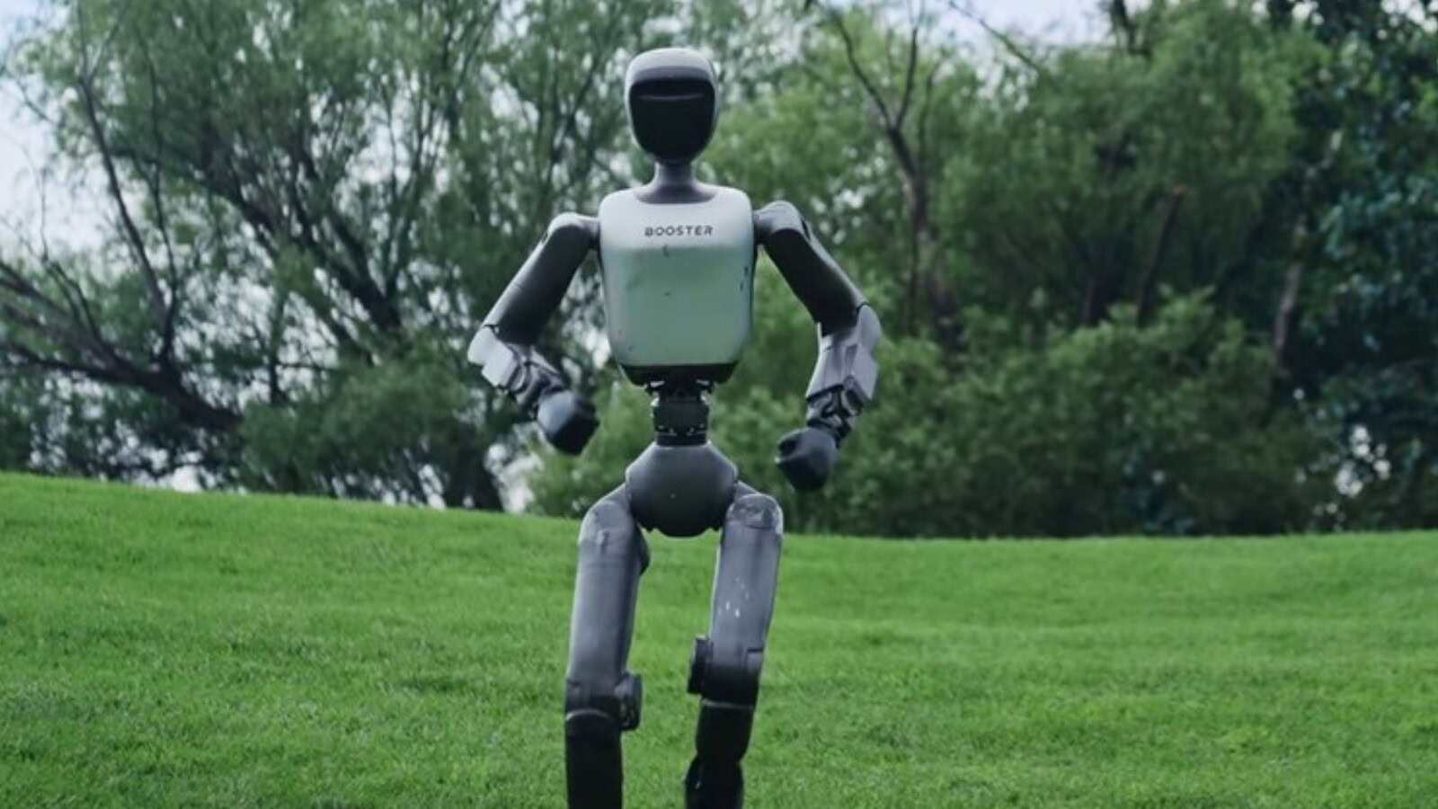Booster T2: il robot umanoide cinese punta tutto sull'IA aperta