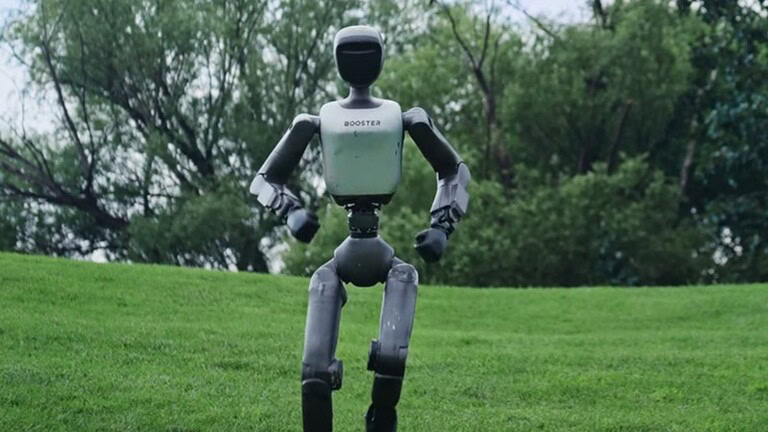 Booster T2: il robot umanoide cinese punta tutto sull'IA aperta