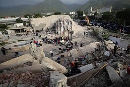 Terremoto in Venezuela, oltre 2295 morti e 50.000 dispersi: la crisi dimenticata