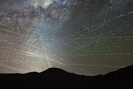 Satelliti in orbita, l’ESO fissa il limite oltre cui l’astronomia è a rischio