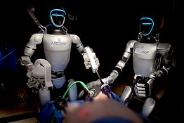 Robot umanoidi rimuovono la cistifellea: la svolta della chirurgia a distanza