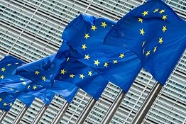 Smartwatch senza batterie sostituibili: l’Europa cambia idea