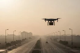 Droni in Cina: a Shenzhen il cibo arriva a casa volando, addio rider?