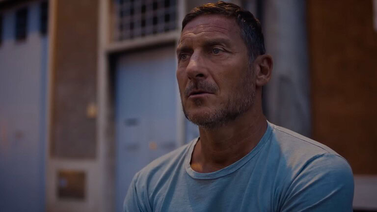 Totti diventa Spider-Man