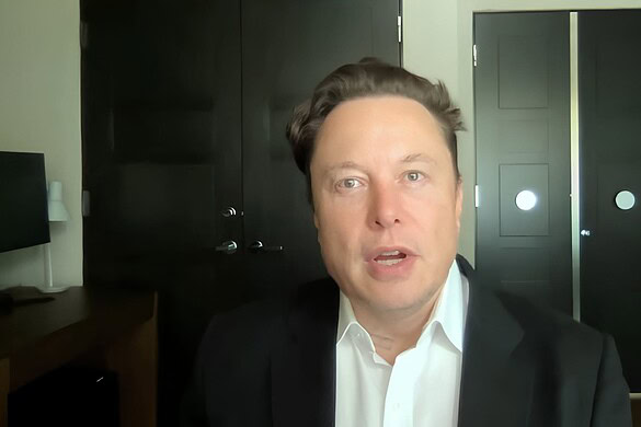 Dispositivo AI di SpaceX più sottile di un iPhone: Musk smentisce ma i dubbi restano