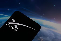Satelliti, il cielo si riempie: Starlink e Kuiper verso i 100.000 nel 2030