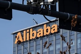 Alibaba vieta Claude Code: accusato un backdoor spia contro la Cina