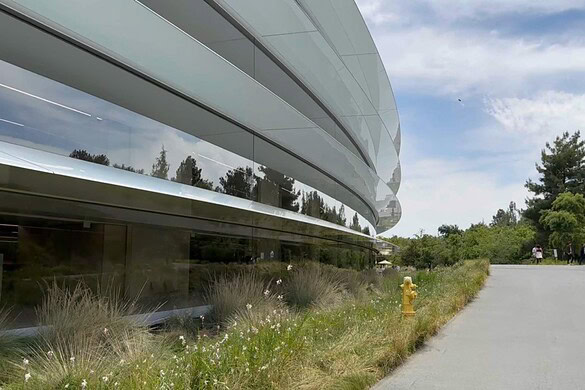 Apple contro OpenAI: 400 ex dipendenti nel mirino della causa