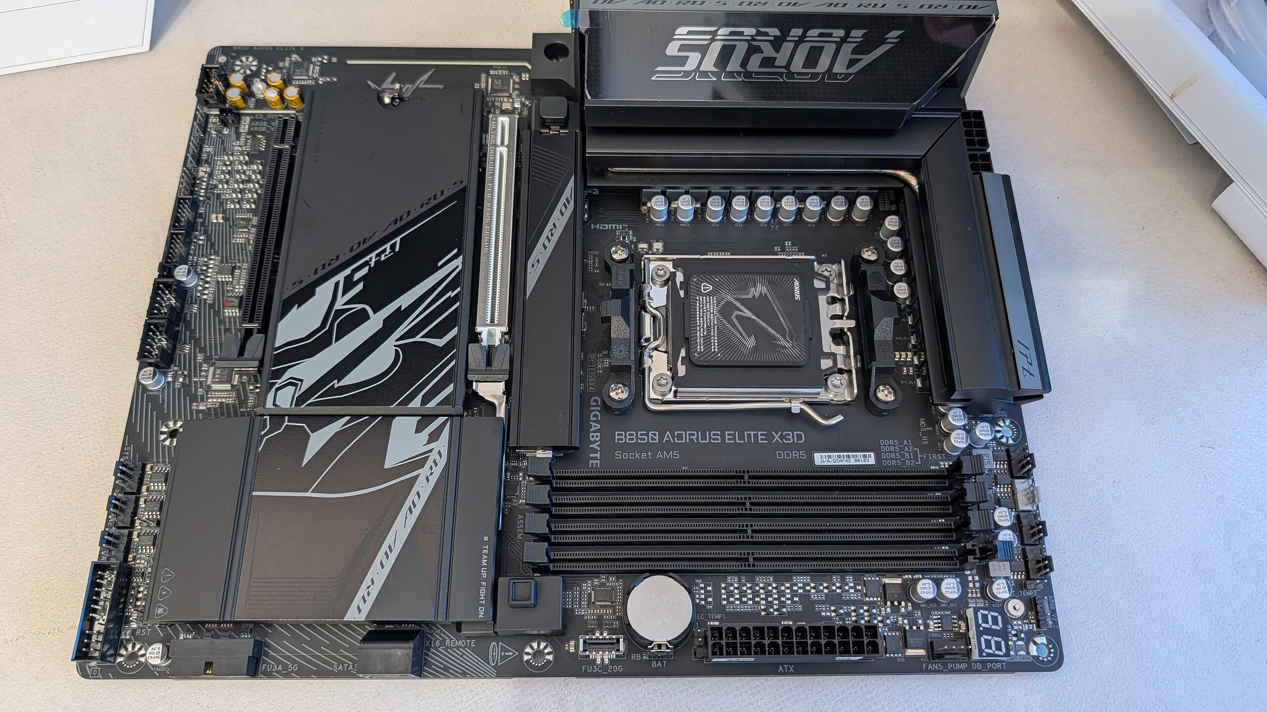 Gigabyte B850 AORUS ELITE X3D - design Gigabyte B850 AORUS ELITE X3D - design
