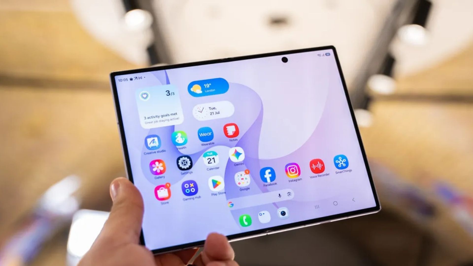 Samsung Galaxy Z Fold 8: apertura più fluida e piega invisibile