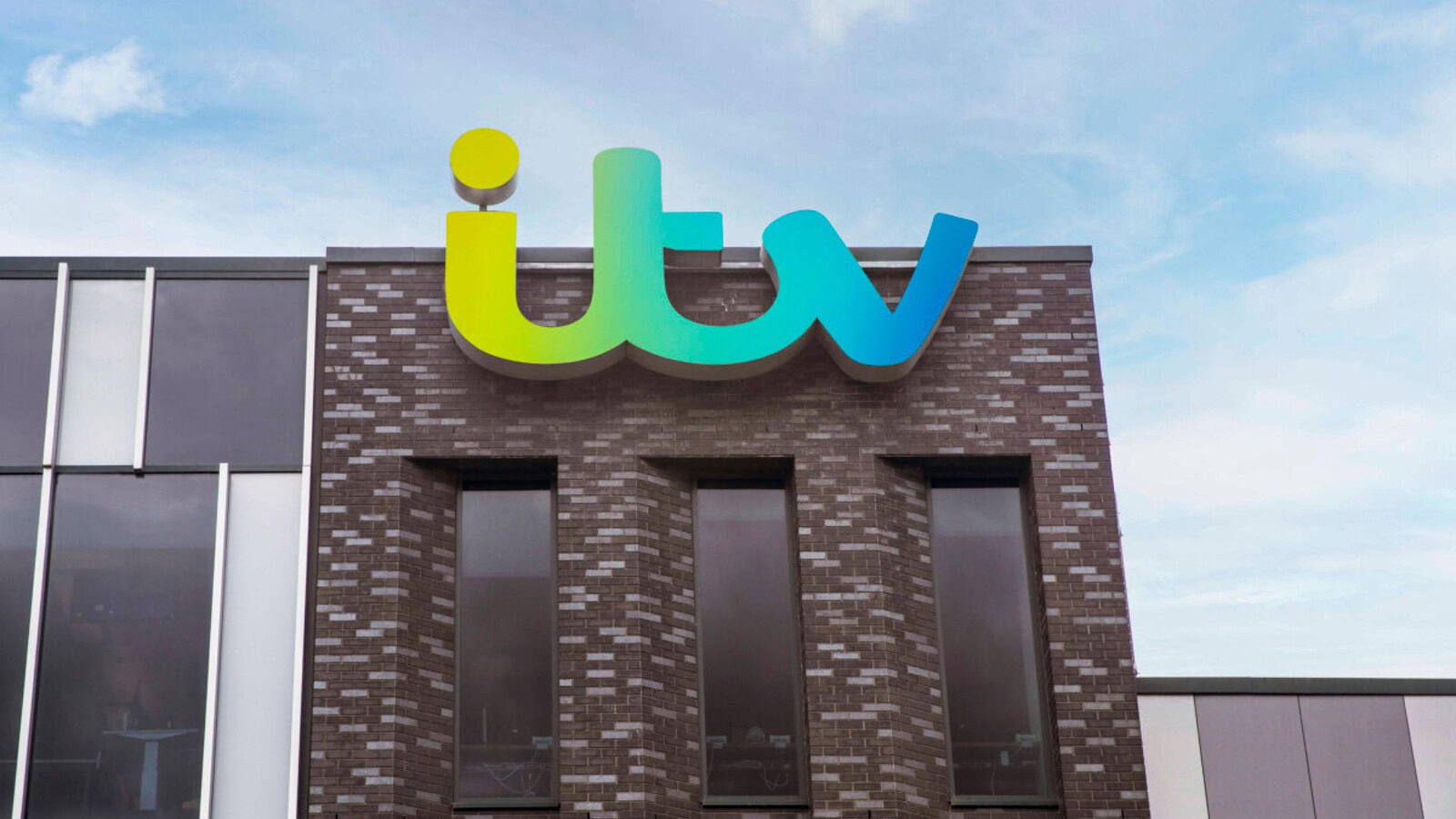 Sky compra ITV Media per 1,6 miliardi: nasce il nuovo colosso TV UK