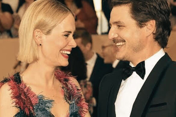 Pedro Pascal e Sarah Paulson: l’amica che gli salvò la carriera