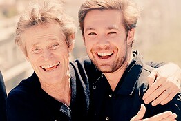 Willem Dafoe conquista il set di The Birthday Party
