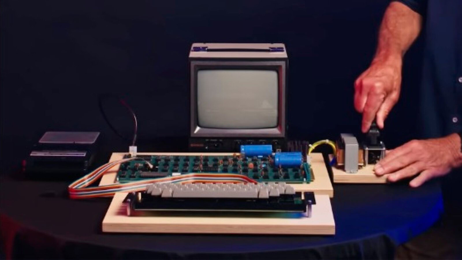 Apple-1 del 1976 all'asta da Sotheby's: un tesoro funzionante | VIDEO