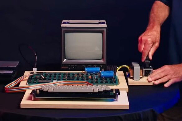 Apple-1 del 1976 all’asta da Sotheby’s: un tesoro funzionante | VIDEO