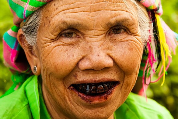 Denti neri, l’antico segreto di bellezza che sfida i millenni