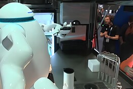 ADAM, il robot umanoide che non dorme mai e parla con tutti in diretta 24/7