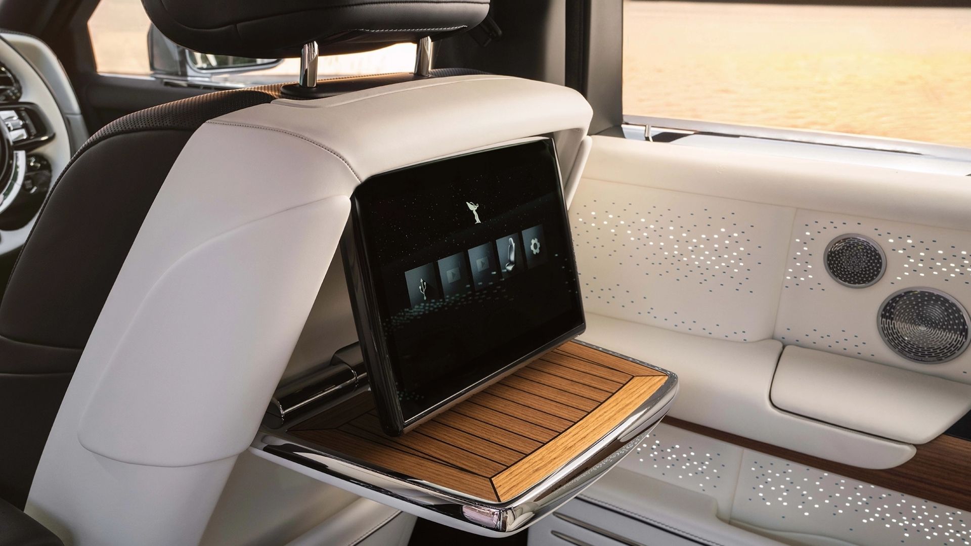 Rolls-Royce Phantom Regatta: lo yacht su ruote più lungo di un Escalade