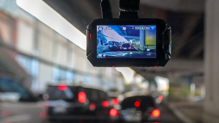 ADAS obbligatori dal 2026: come le videocamere cambiano la sicurezza in auto